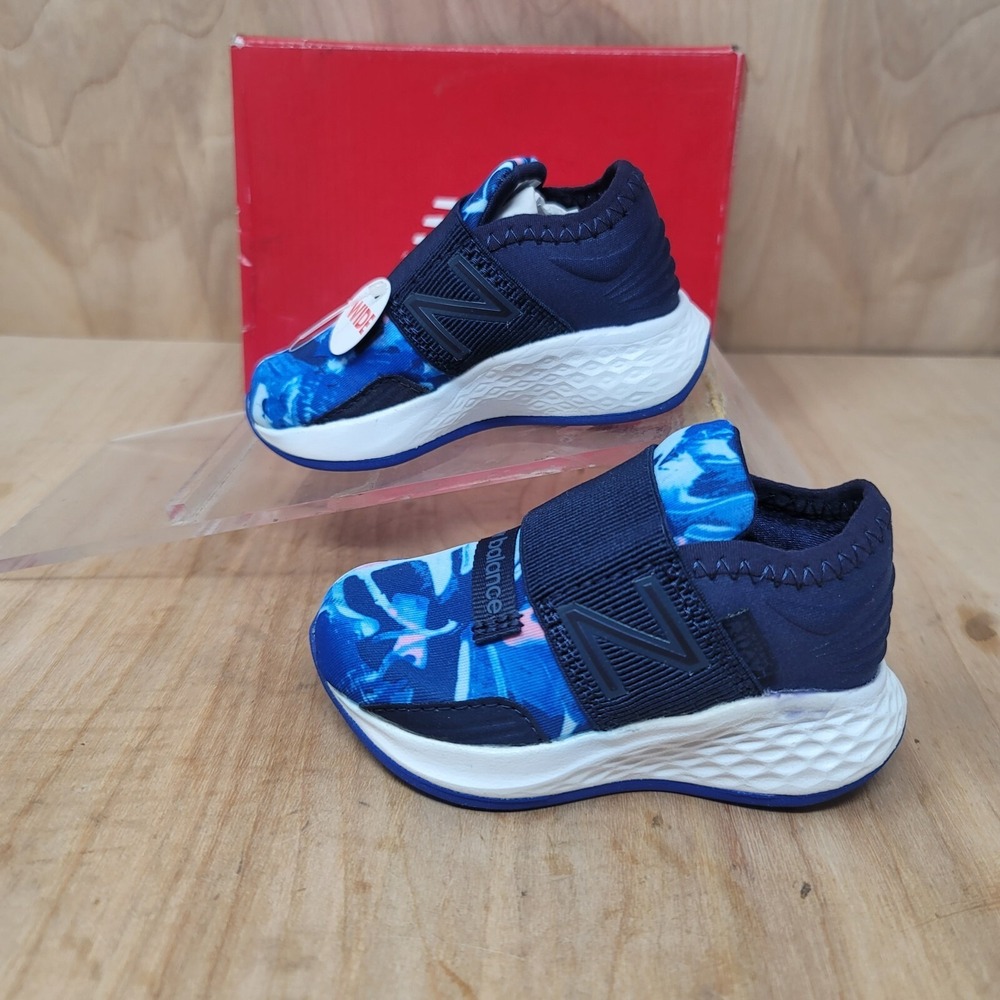 New Balance Kids Sneakers Toddler Size 4 Wide Blue Casual Hook & Loop Shoes - Picture 2 of 8